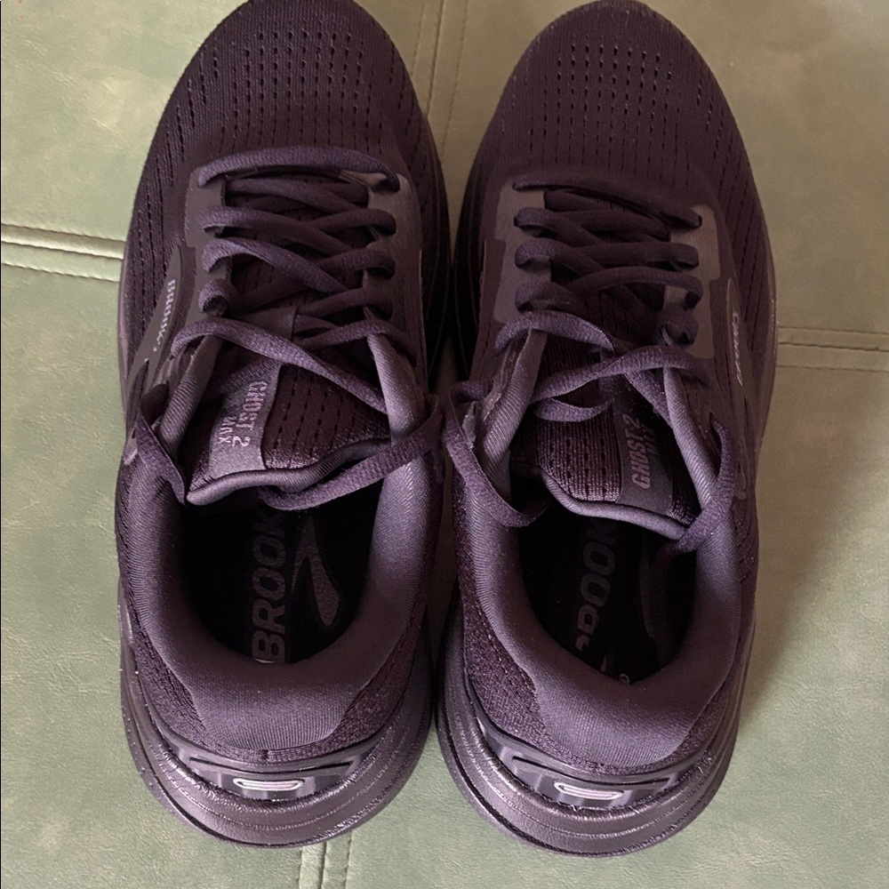 Brooks women’s athletic shoes